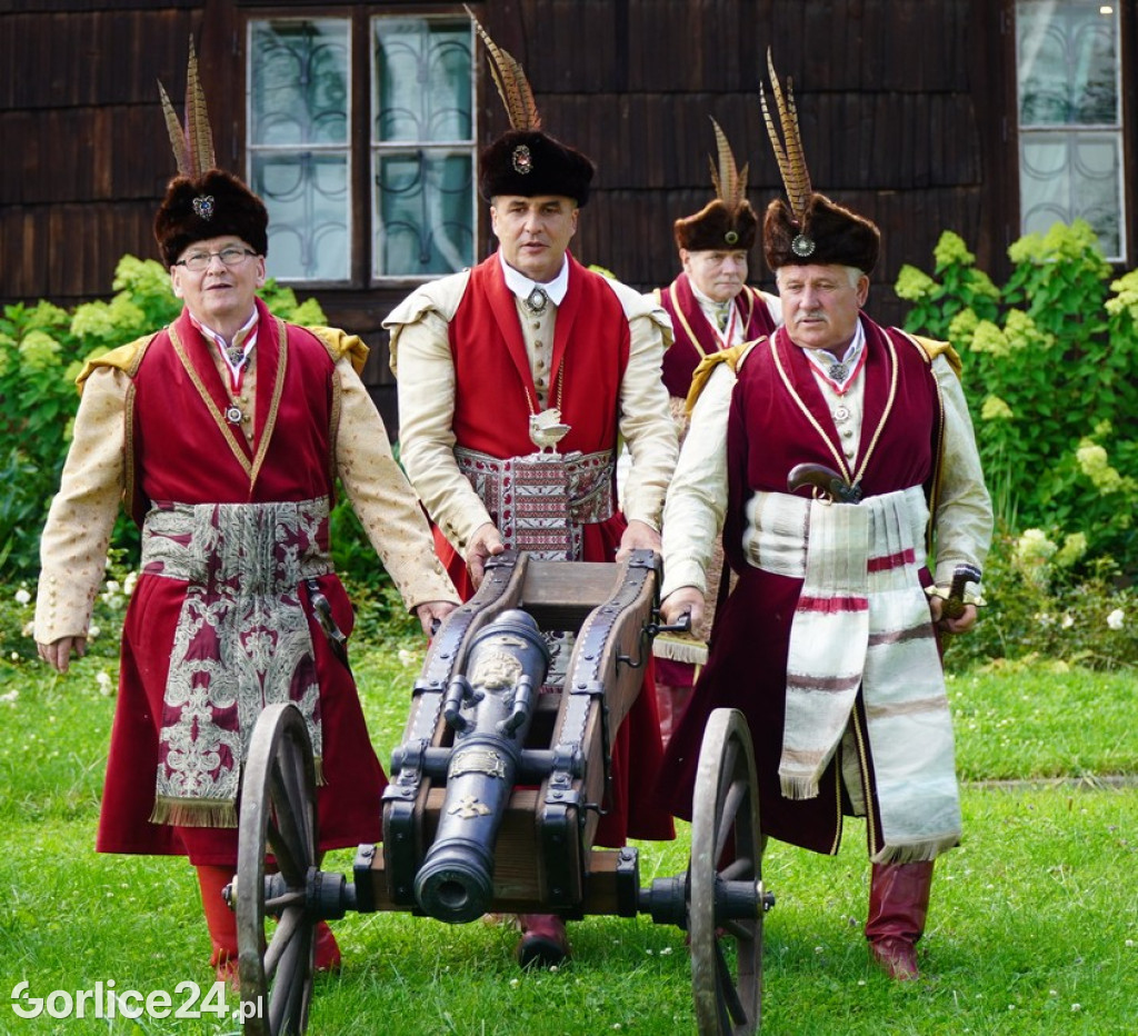Odsłonięcie Herbu Gryf w Szymbarku