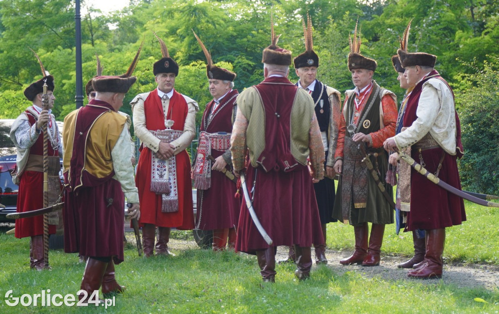 Odsłonięcie Herbu Gryf w Szymbarku