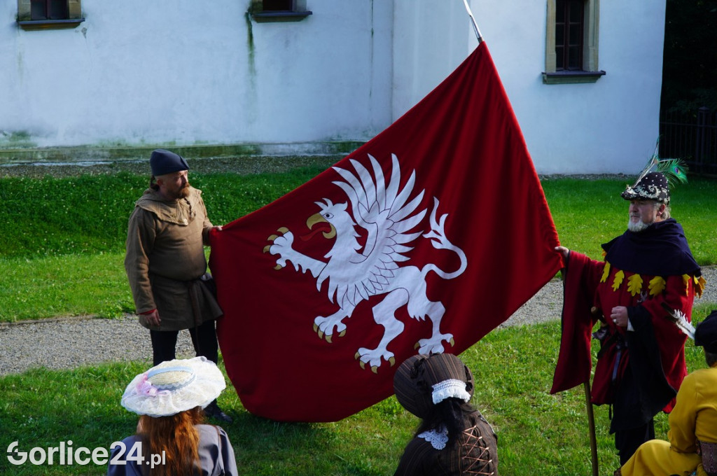 Odsłonięcie Herbu Gryf w Szymbarku