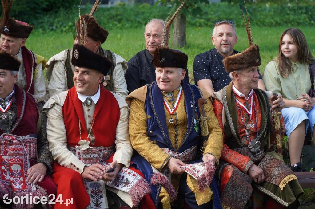 Odsłonięcie Herbu Gryf w Szymbarku