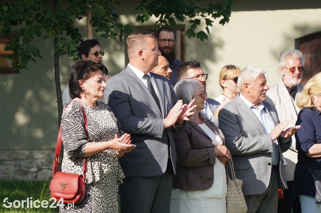 Odsłonięcie Herbu Gryf w Szymbarku