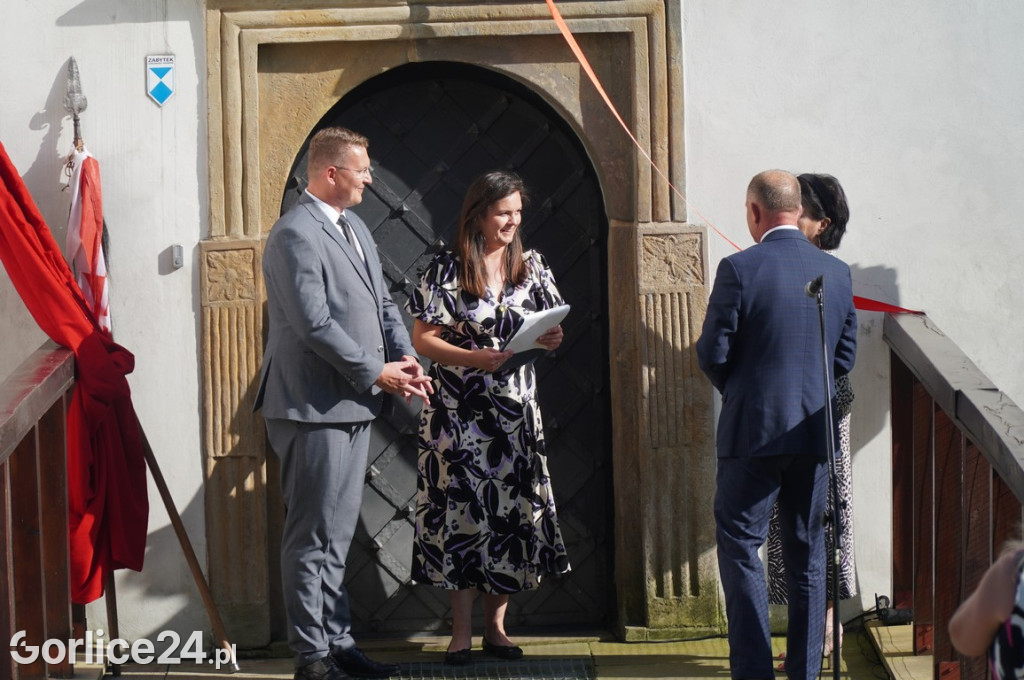 Odsłonięcie Herbu Gryf w Szymbarku