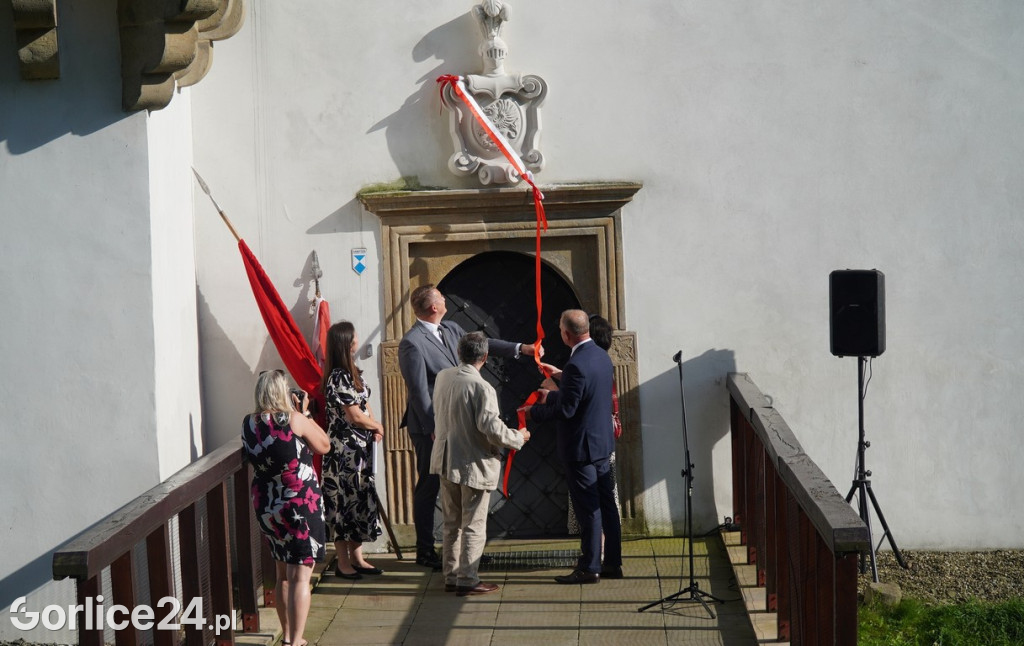 Odsłonięcie Herbu Gryf w Szymbarku