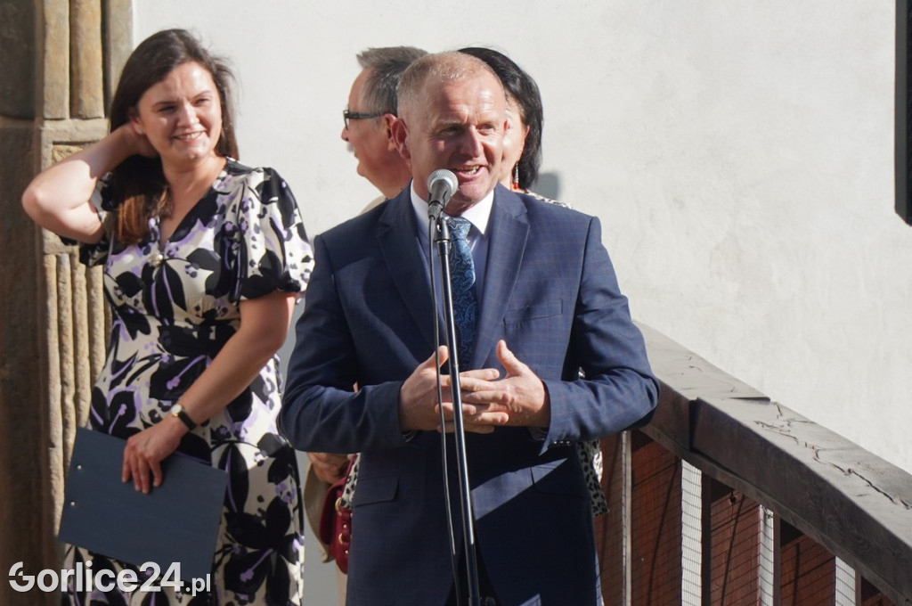 Odsłonięcie Herbu Gryf w Szymbarku