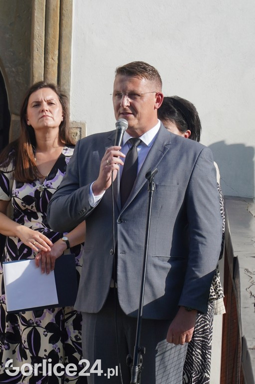 Odsłonięcie Herbu Gryf w Szymbarku