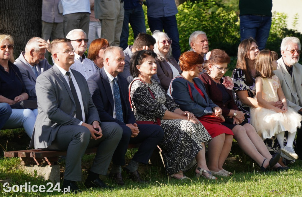 Odsłonięcie Herbu Gryf w Szymbarku