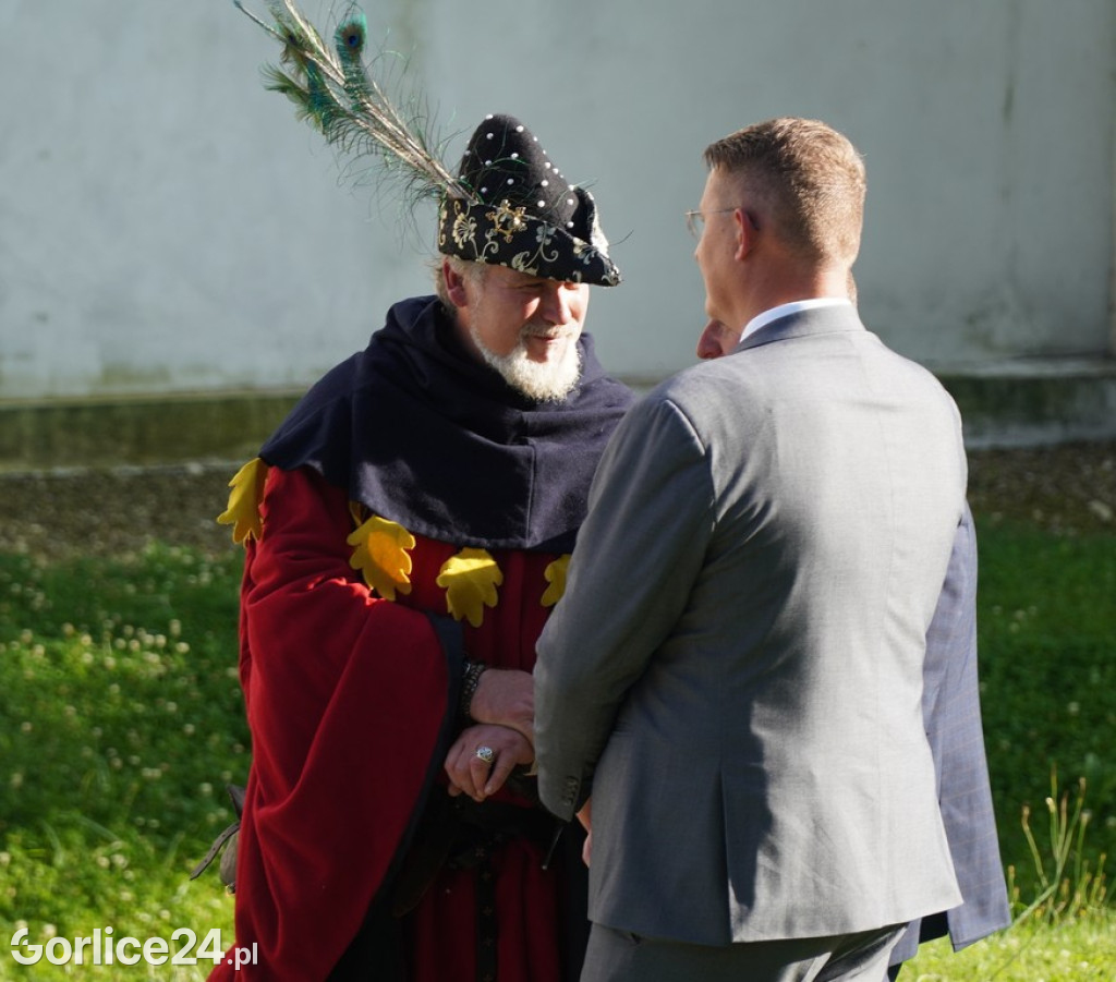 Odsłonięcie Herbu Gryf w Szymbarku