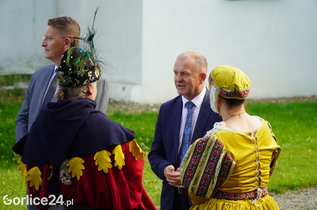 Odsłonięcie Herbu Gryf w Szymbarku