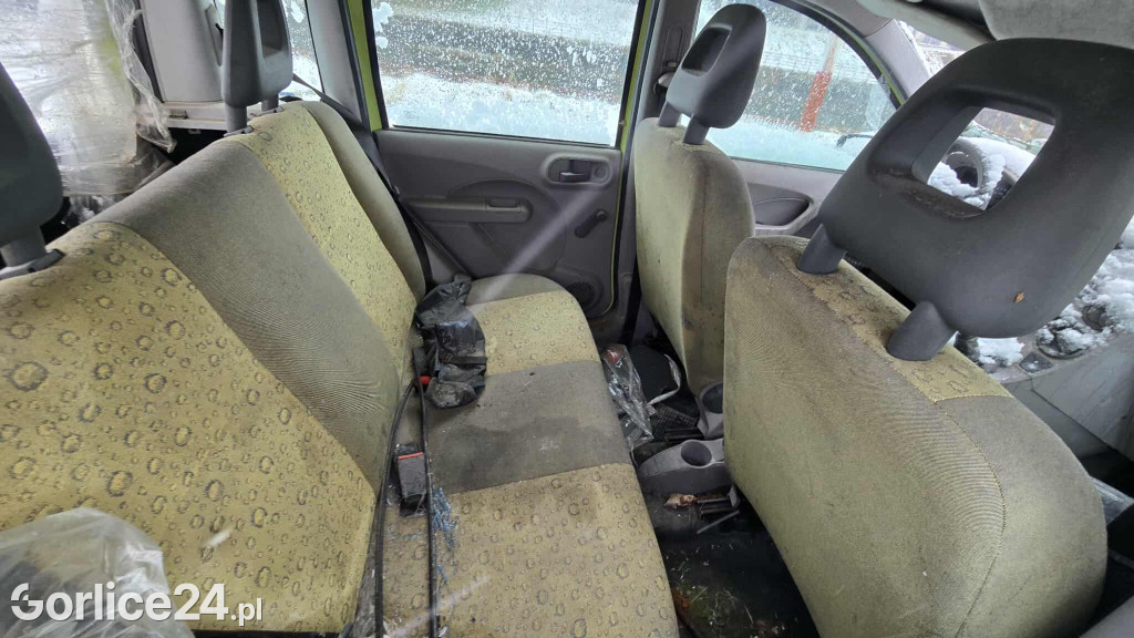Wrak pandy na parkingu przy ul. Mickiewicza
