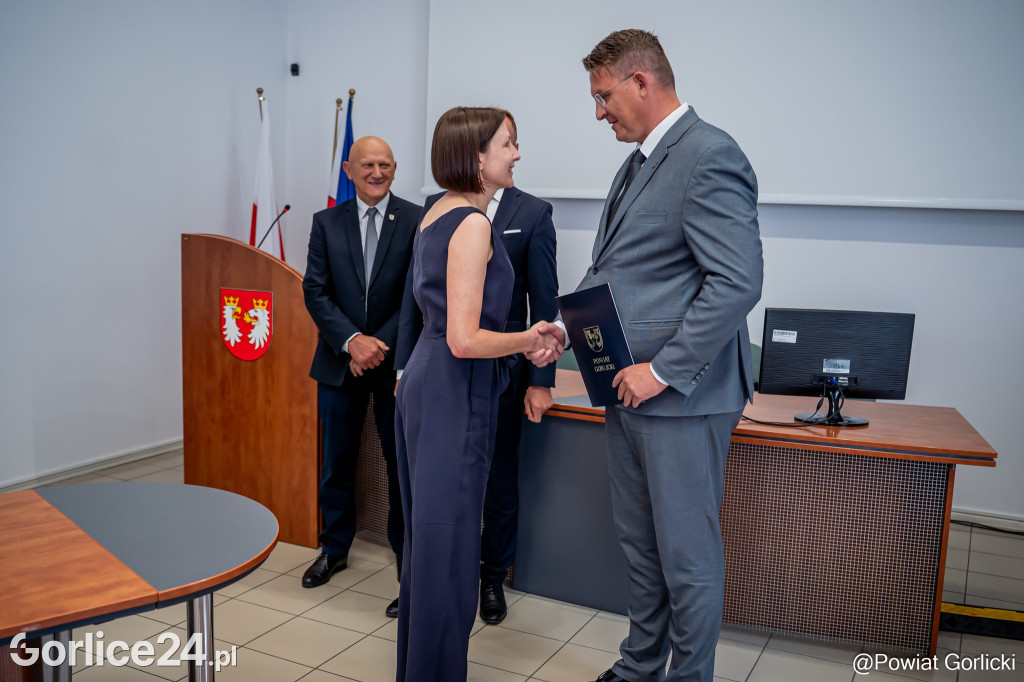 Wręczenie nominacji i awansów nauczycieli w Powiecie Gorlickich