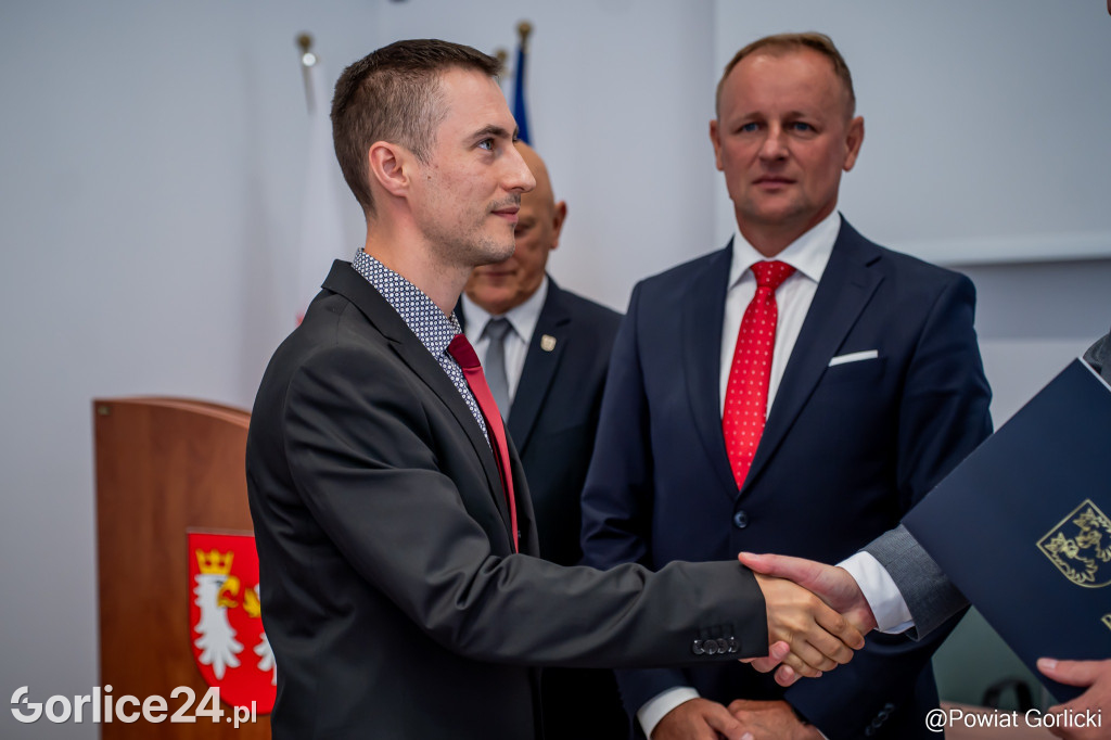 Wręczenie nominacji i awansów nauczycieli w Powiecie Gorlickich