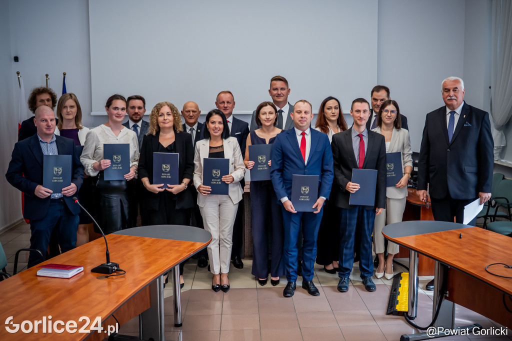 Wręczenie nominacji i awansów nauczycieli w Powiecie Gorlickich