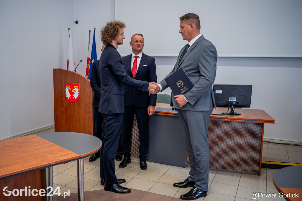 Wręczenie nominacji i awansów nauczycieli w Powiecie Gorlickich
