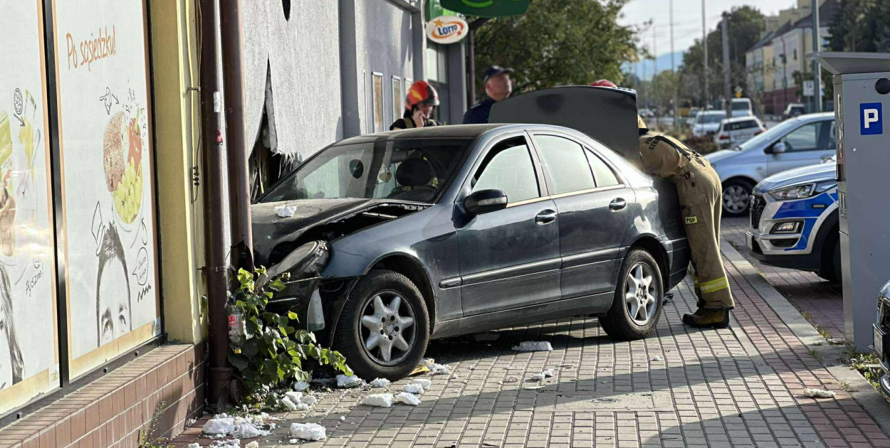 Samochód wjechał w ścianę przy ul. Michalusa (29.08.)