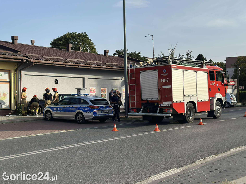 Samochód wjechał w ścianę przy ul. Michalusa (29.08.)