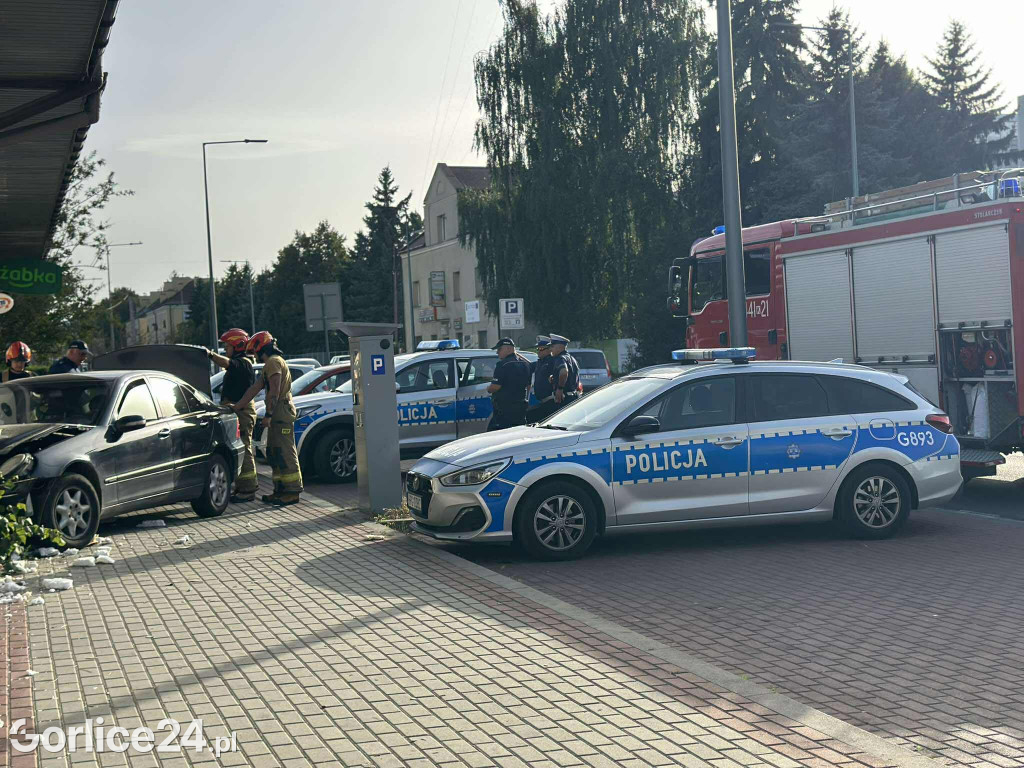 Samochód wjechał w ścianę przy ul. Michalusa (29.08.)
