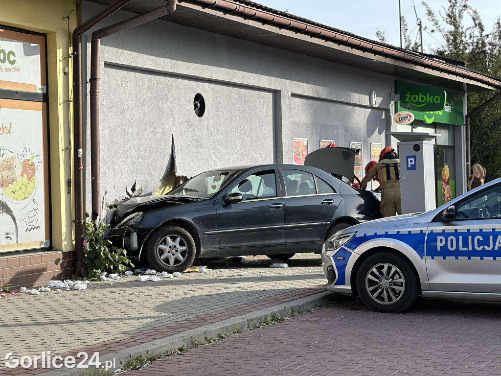 Samochód wjechał w ścianę przy ul. Michalusa (29.08.)