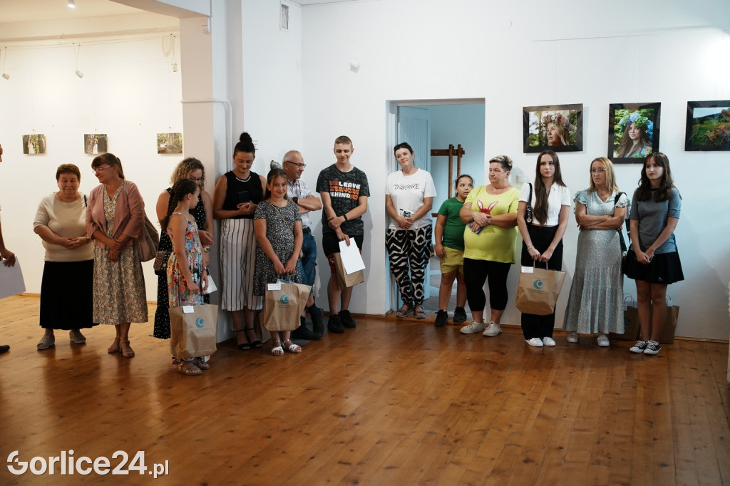Dziewczyna w wianku - wystawa w Galerii Bielanka 73