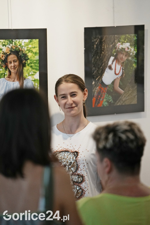 Dziewczyna w wianku - wystawa w Galerii Bielanka 73