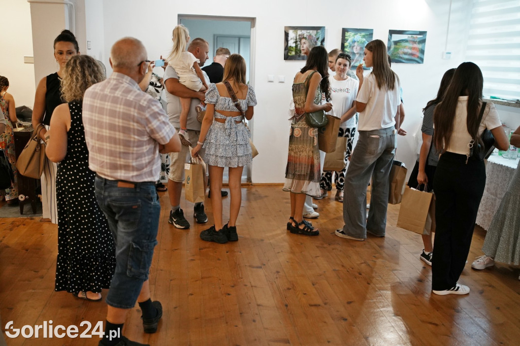 Dziewczyna w wianku - wystawa w Galerii Bielanka 73
