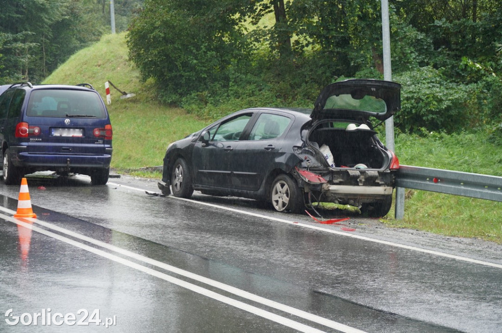 Zderzenie samochodów na DK28 w Szymbarku (11.09)