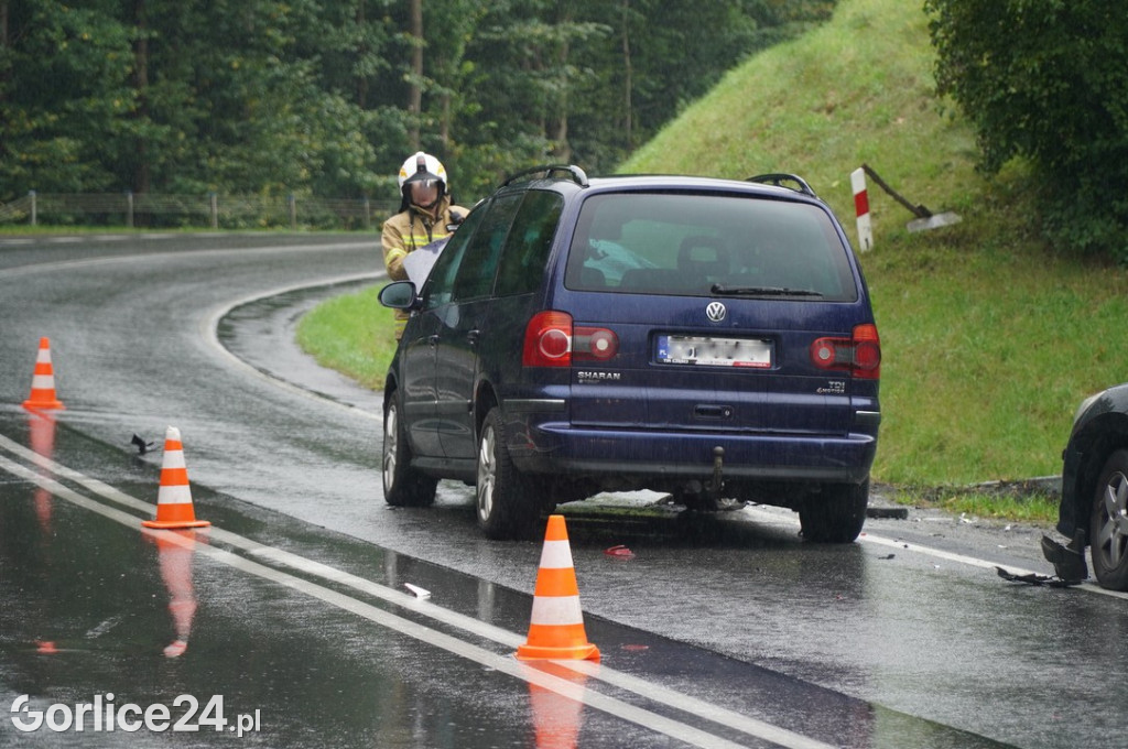 Zderzenie samochodów na DK28 w Szymbarku (11.09)