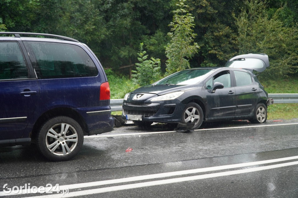 Zderzenie samochodów na DK28 w Szymbarku (11.09)
