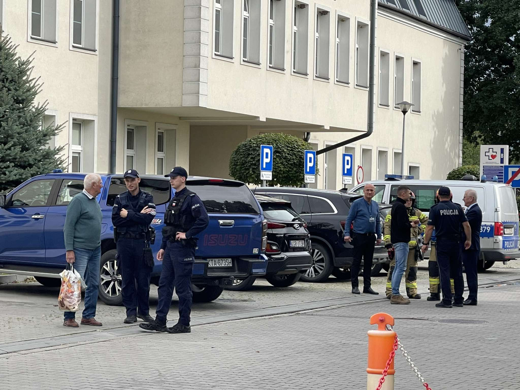 Alarm bombowy w starym szpitalu [16.09]