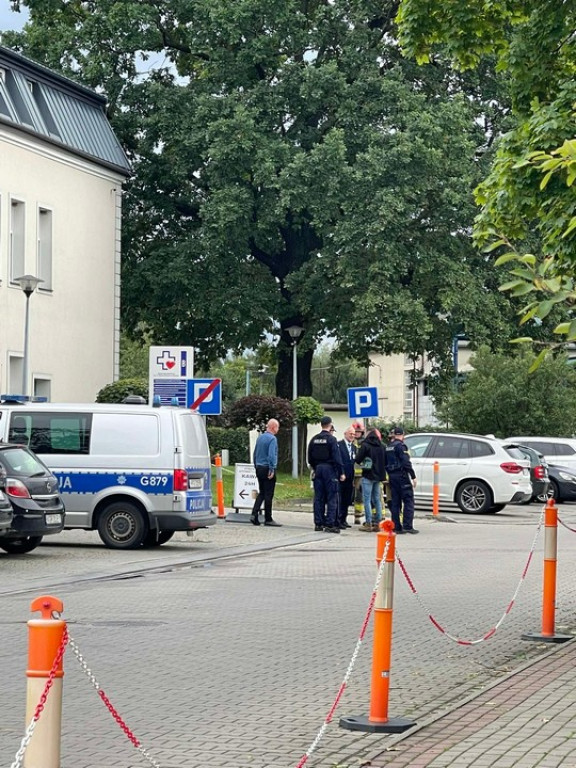 Alarm bombowy w starym szpitalu [16.09]