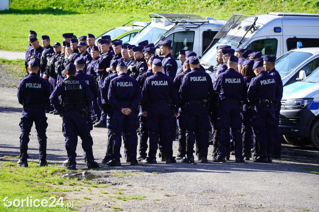 Ćwiczenia policji na gorlickim stadionie