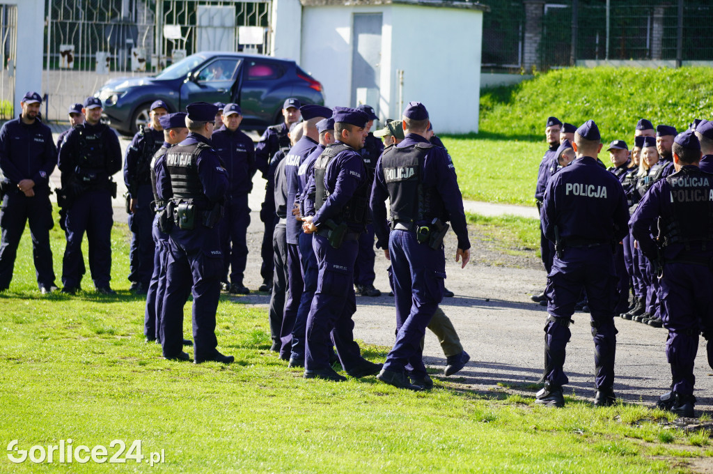 Ćwiczenia policji na gorlickim stadionie