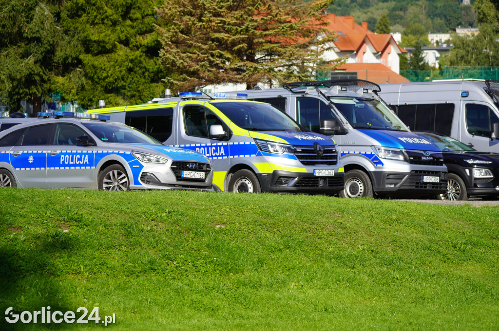 Ćwiczenia policji na gorlickim stadionie
