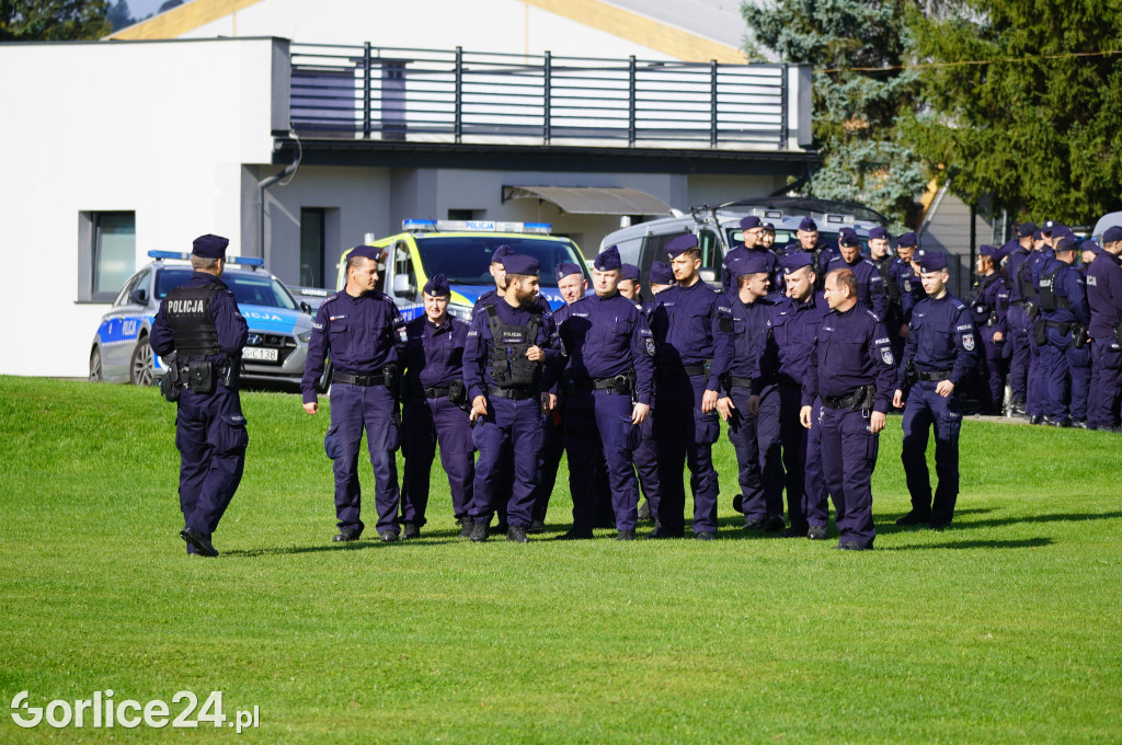 Ćwiczenia policji na gorlickim stadionie