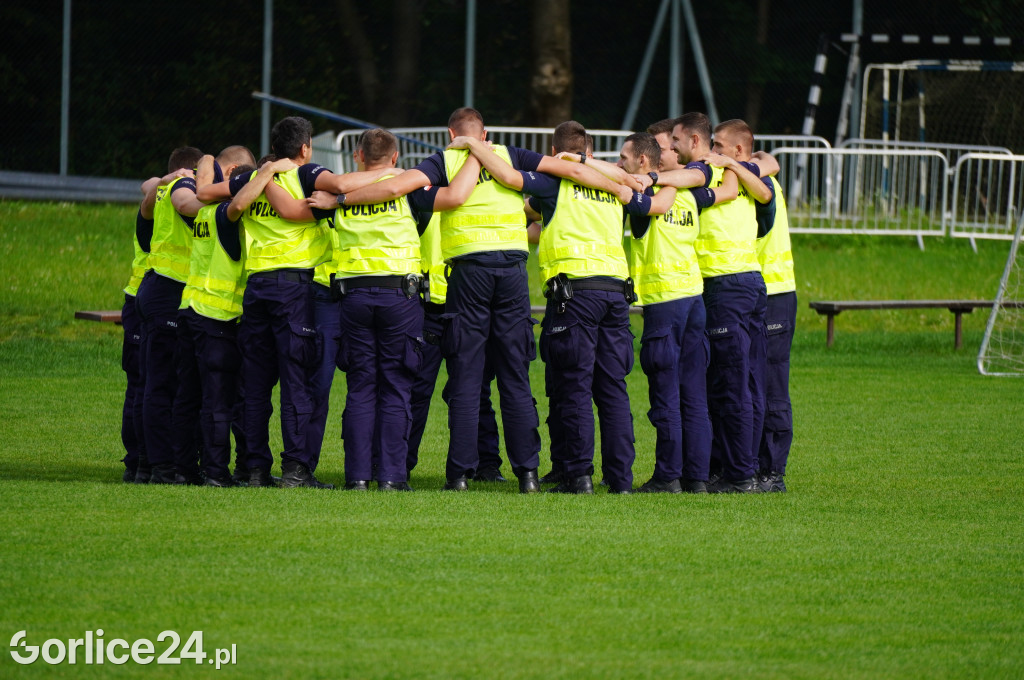 Ćwiczenia policji na gorlickim stadionie