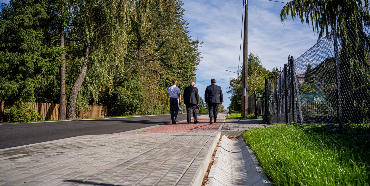 Nowe chodniki w Łosiu i Staszkówce