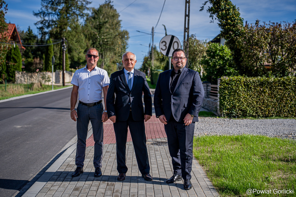 Nowe chodniki w Łosiu i Staszkówce