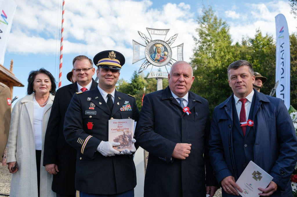 Pomnik Konfederatów Barskich w Izbach