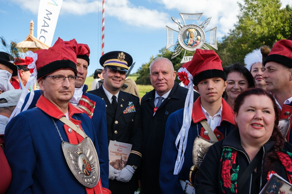 Pomnik Konfederatów Barskich w Izbach