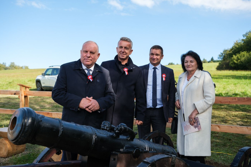 Pomnik Konfederatów Barskich w Izbach
