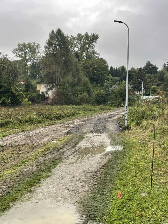 Remont skrótu łączącego kładkę z Blichem