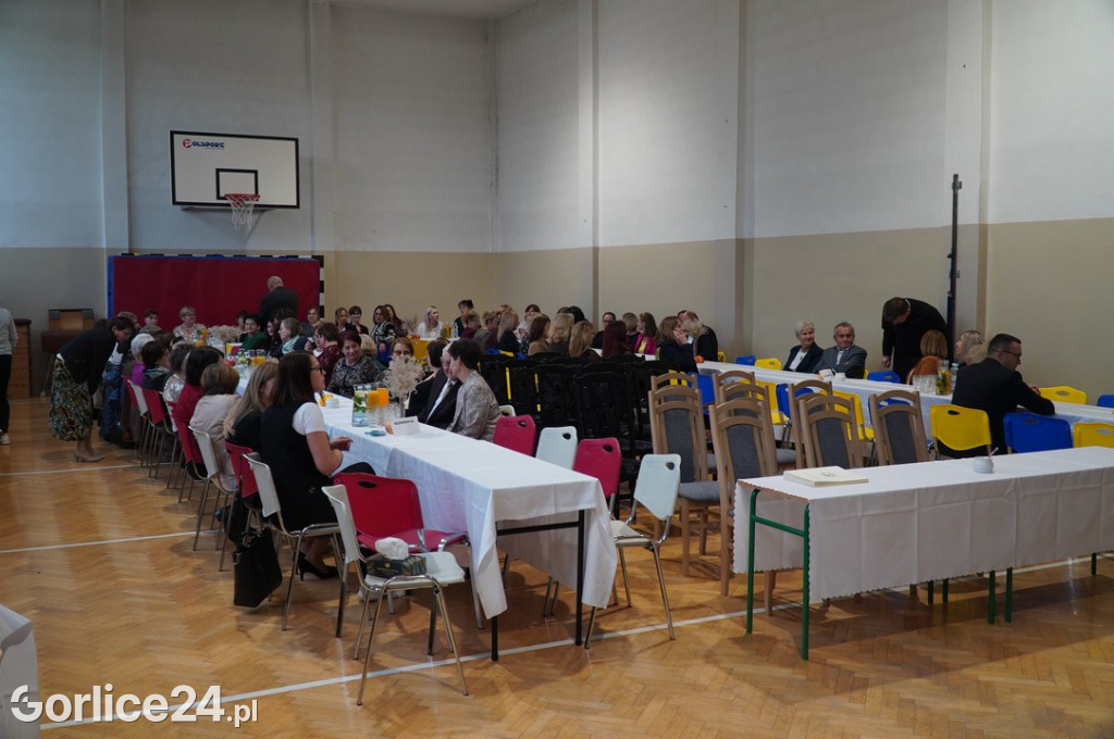 Obchody Dnia Nauczyciela w Szkole Podstawowej w Siarach