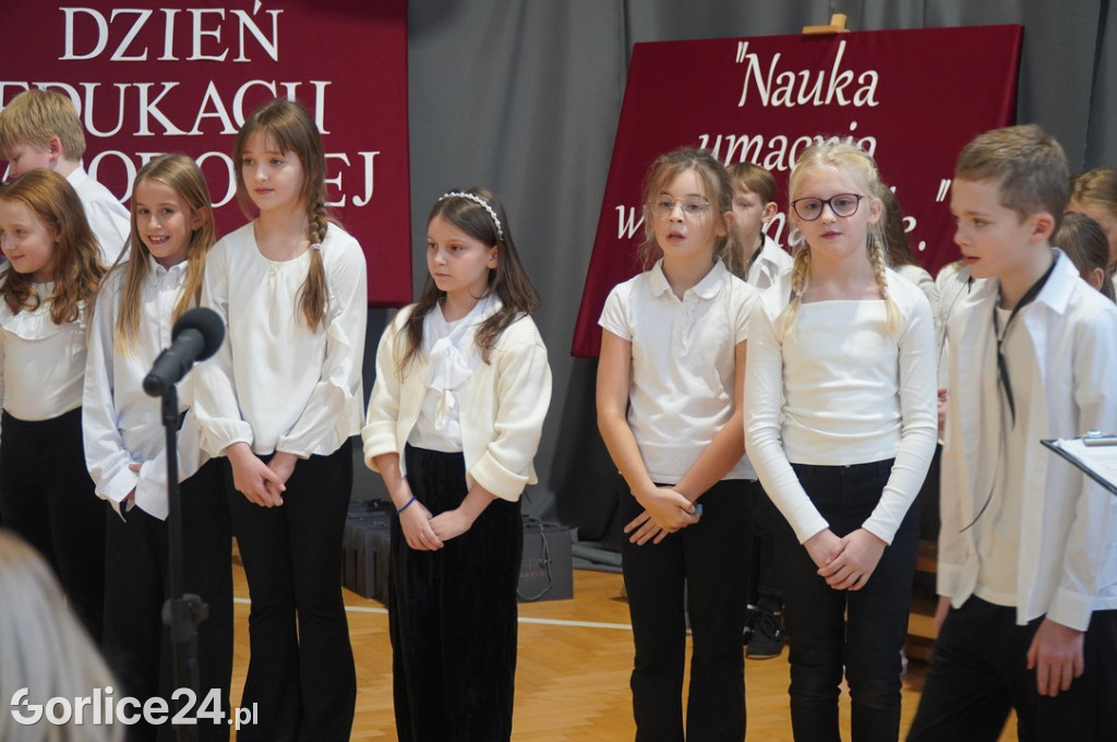 Obchody Dnia Nauczyciela w Szkole Podstawowej w Siarach
