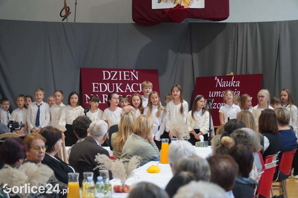 Obchody Dnia Nauczyciela w Szkole Podstawowej w Siarach