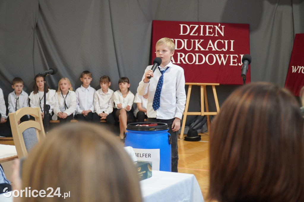 Obchody Dnia Nauczyciela w Szkole Podstawowej w Siarach