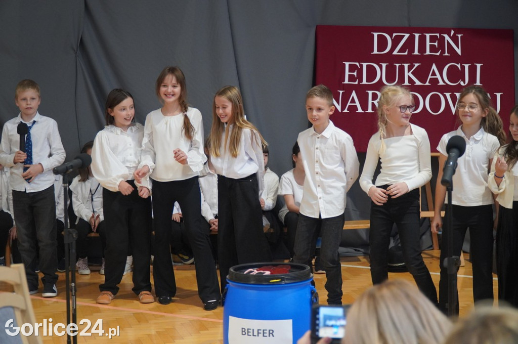 Obchody Dnia Nauczyciela w Szkole Podstawowej w Siarach