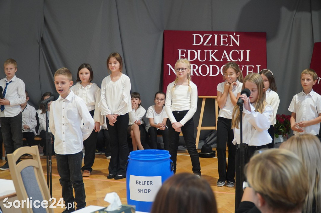 Obchody Dnia Nauczyciela w Szkole Podstawowej w Siarach