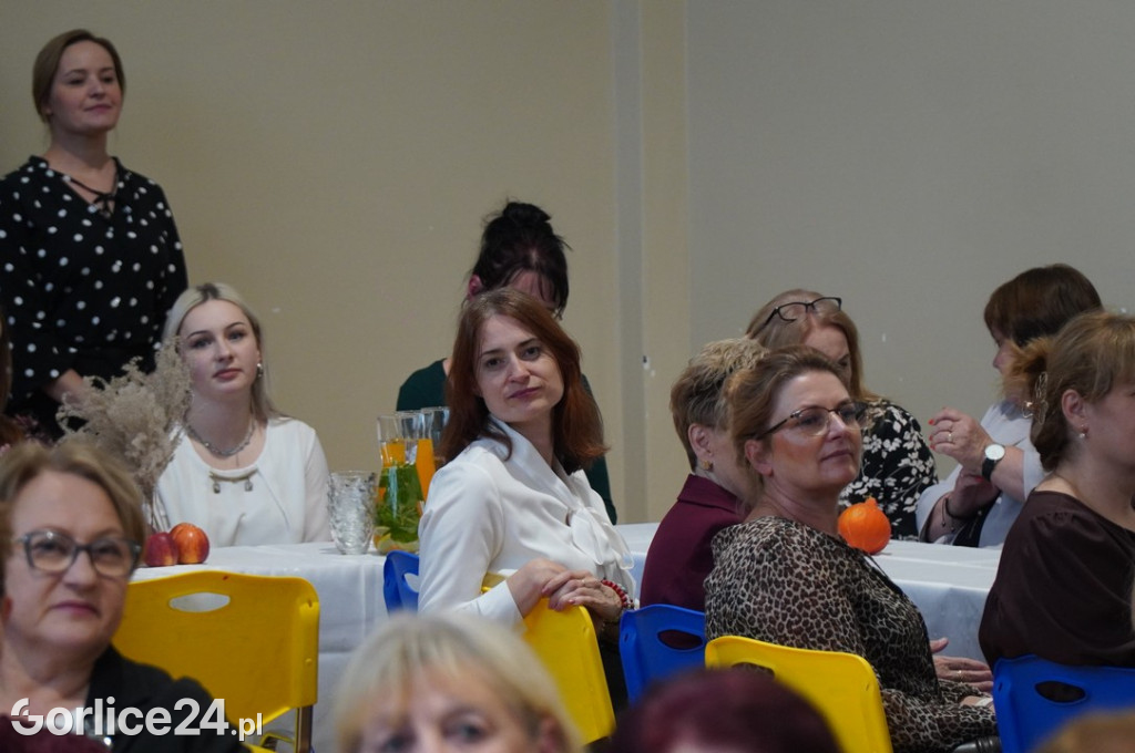 Obchody Dnia Nauczyciela w Szkole Podstawowej w Siarach