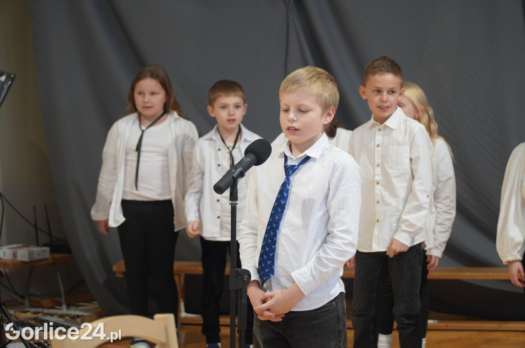 Obchody Dnia Nauczyciela w Szkole Podstawowej w Siarach