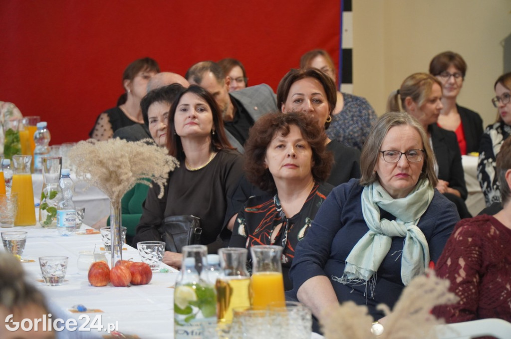 Obchody Dnia Nauczyciela w Szkole Podstawowej w Siarach