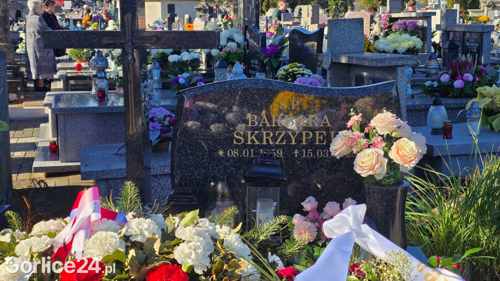 Grób Barbary Skrzypek na Wszystkich Świętych